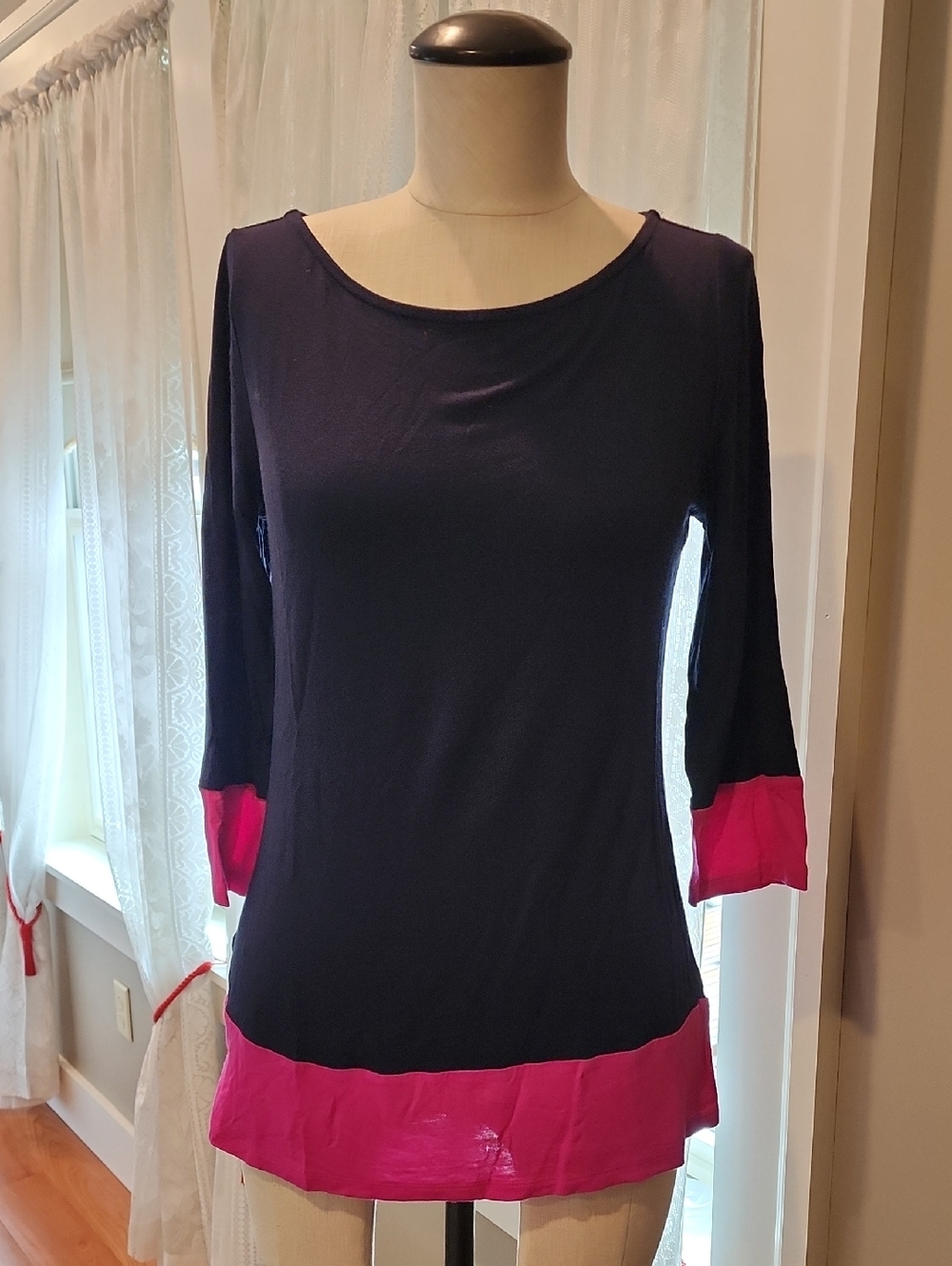Ann Taylor Navy 3/4 Sleeve Scoop Neck Top with Pink Cuffs and Hem